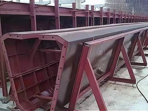 武汉钢模板生产厂家施工时要高度重视安全问题